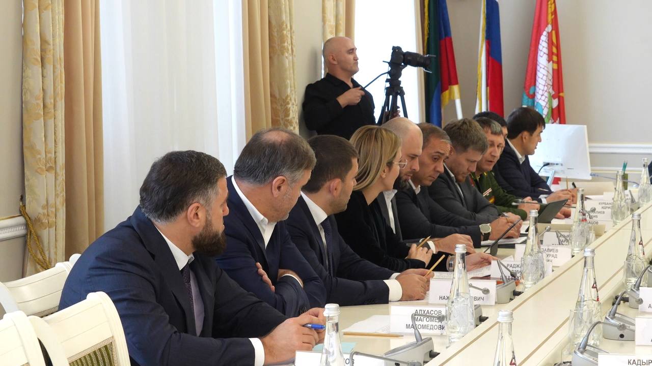 Джамбулат Салавов: Сегодня провёл личный приём граждан, на который записались 11 человек Джамбулат Салавов: Сегодня провёл личный приём граждан, на который записались 11 человек