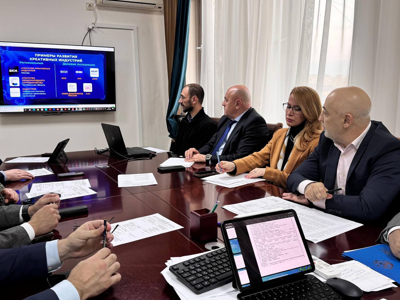 В Дагестане разработают программу поддержки креативных индустрий В Дагестане разработают программу поддержки креативных индустрий
