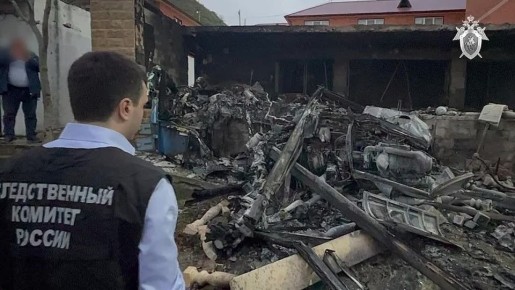 Следователи и криминалисты Западного межрегионального следственного управления на транспорте СК России в рамках расследуемого уголовного дела по факту крушения вертолета в Республике Дагестан проводят осмотр места...
