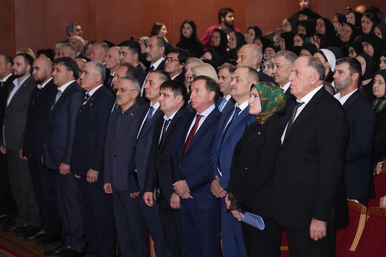 «За каждой строкой стоит живой человек со своим характером, со своей любовью к семье, к Родине» «За каждой строкой стоит живой человек со своим характером, со своей любовью к семье, к Родине»