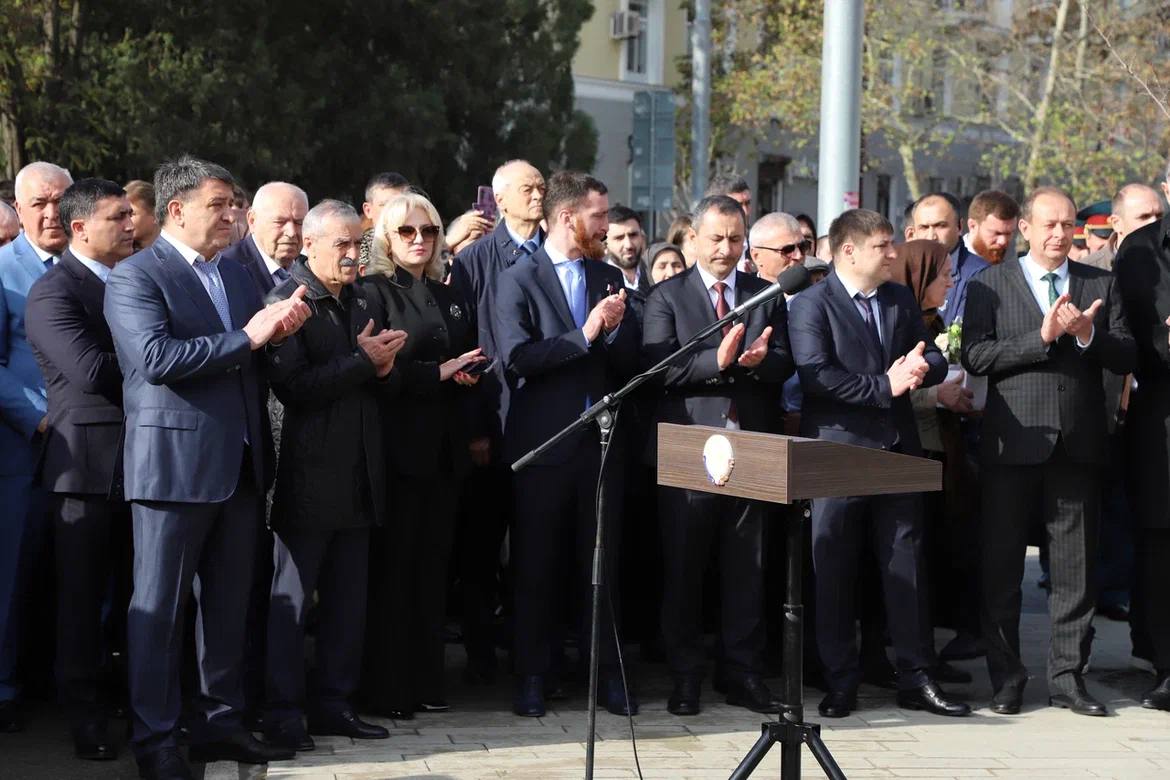 «Образец высочайшей культуры, образованности, несгибаемой воли и преданности своему народу» «Образец высочайшей культуры, образованности, несгибаемой воли и преданности своему народу»