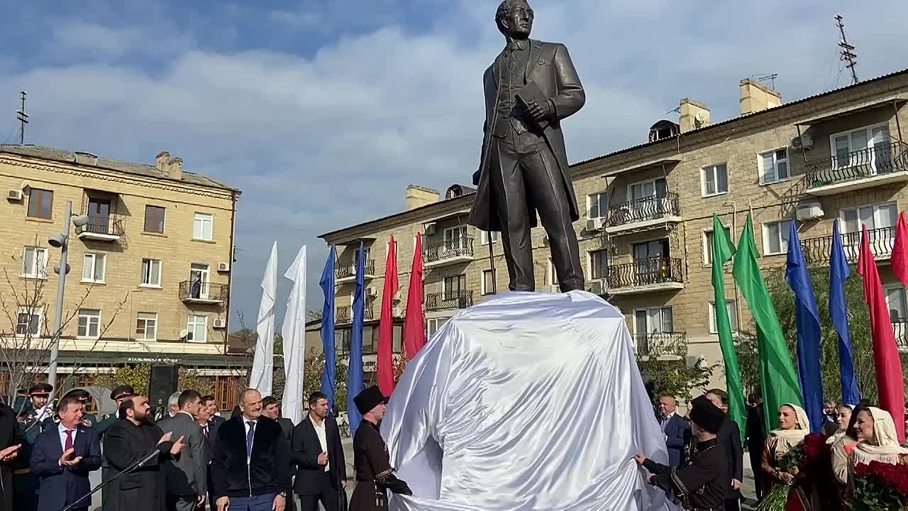 В Махачкале открыли памятник выдающемуся государственному деятелю Джелал-эд-Дину Коркмасову