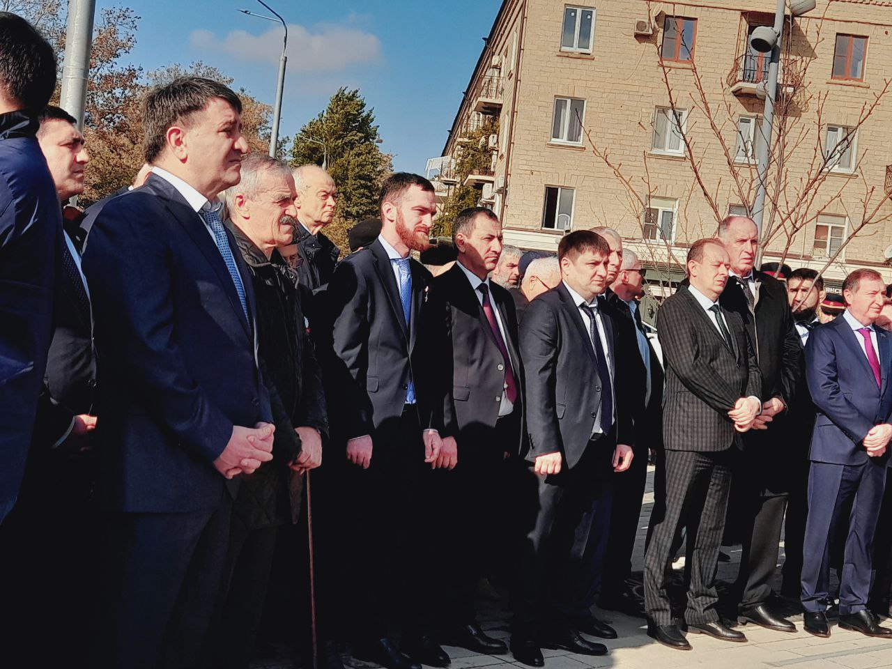 На Университетской площади Махачкалы состоялось долгожданное открытие памятника великому государственному и общественному деятелю Джелал-эд-Дину Коркмасову На Университетской площади Махачкалы состоялось долгожданное открытие памятника великому государственному и общественному деятелю Джелал-эд-Дину Коркмасову