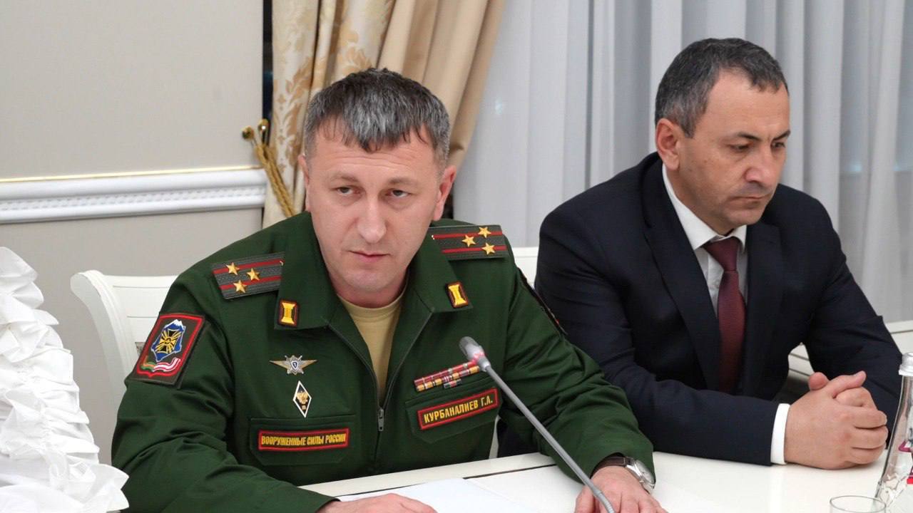 Джамбулат Салавов: Провёл встречу с семьями военнослужащих, погибших в ходе специальной военной операции, и передал государственные награды их родным Джамбулат Салавов: Провёл встречу с семьями военнослужащих, погибших в ходе специальной военной операции, и передал государственные награды их родным