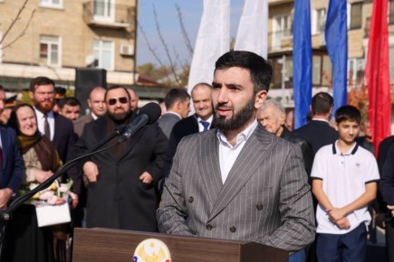 — От имени всей семьи Коркмасова хочу выразить благодарность всем, кто внес вклад в установку этого памятника