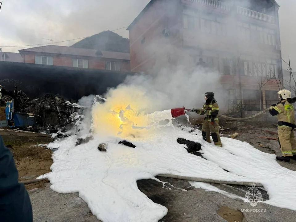 Глава Дагестана Сергей Меликов поручил обеспечить пострадавшим в результате крушения вертолета в селе Ачи-Су всю необходимую помощь – от экстренной эвакуации до полноценного медицинского сопровождения