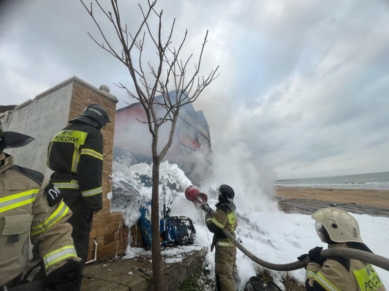 Фото с места крушения вертолета Ка-226 в Дагестане