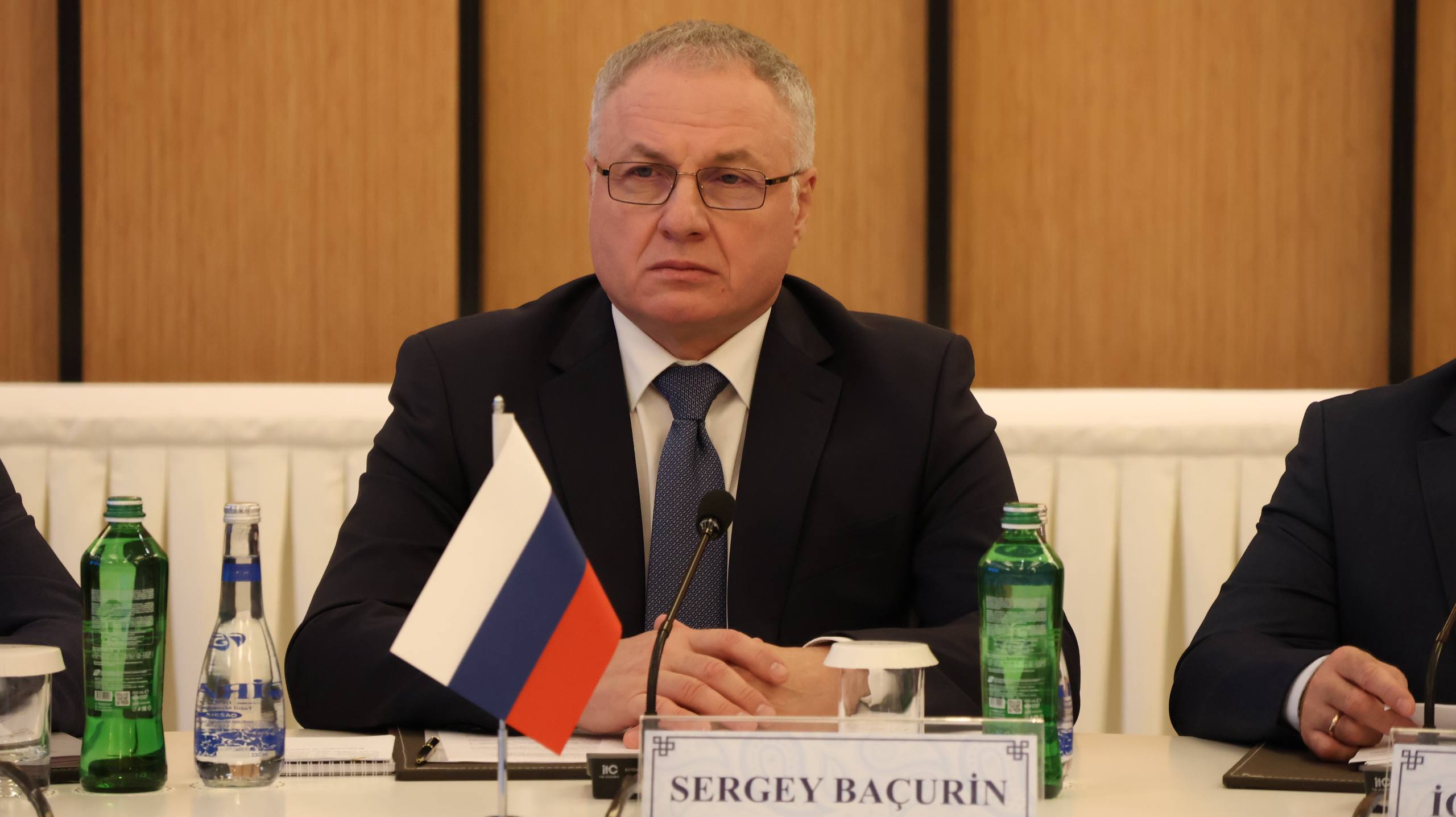 В Баку делегации МВД России и МВД Азербайджанской Республики обсудили вопросы взаимодействия в сфере трансграничной преступности В Баку делегации МВД России и МВД Азербайджанской Республики обсудили вопросы взаимодействия в сфере трансграничной преступности