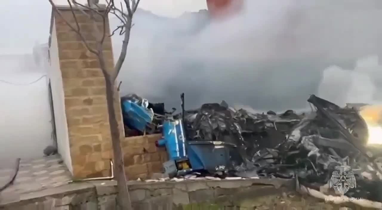 Появились кадры с места крушения частного вертолета в Дагестане