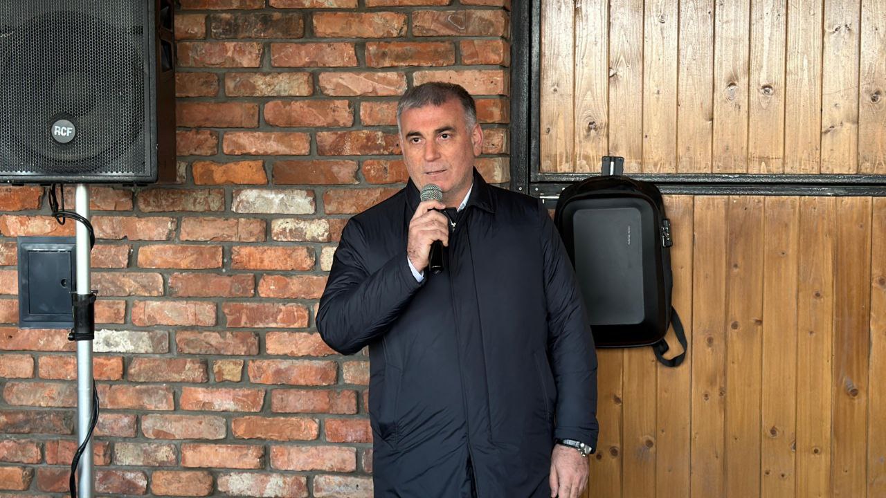 Первый лицензированный конный центр, специализирующийся на иппотерапии, открыт в Дагестане благодаря поддержке Заура Аскендерова Первый лицензированный конный центр, специализирующийся на иппотерапии, открыт в Дагестане благодаря поддержке Заура Аскендерова