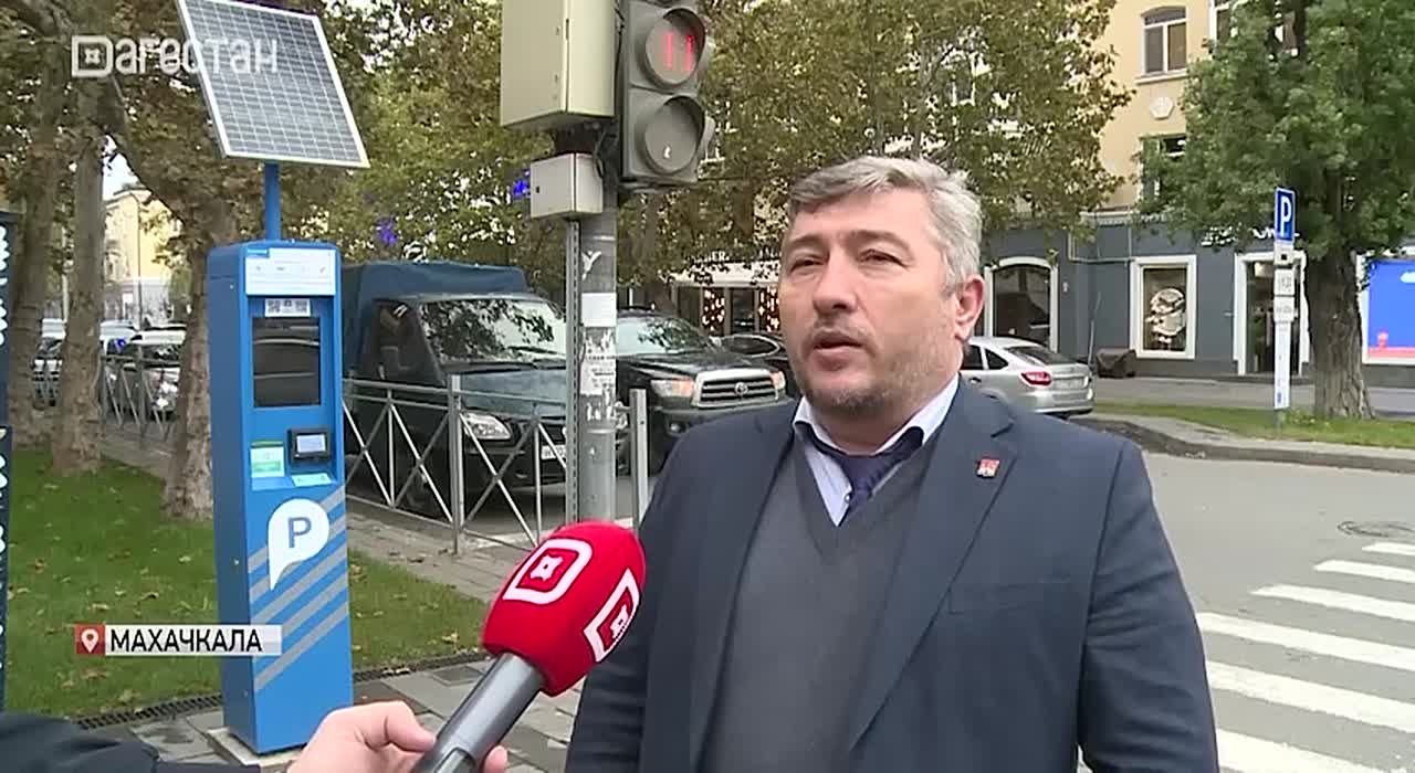 Первые платные парковки начали работу в Махачкале