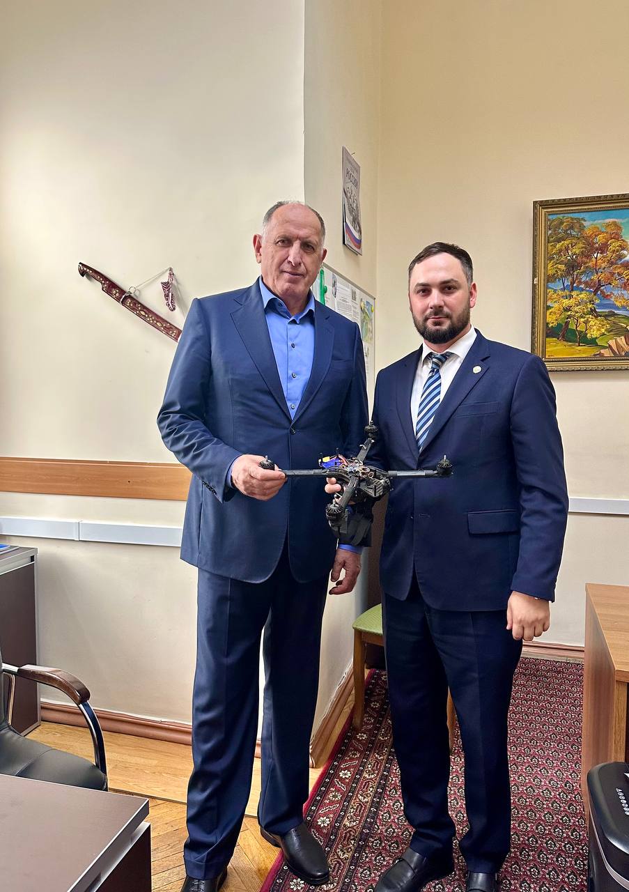 Из кабинета в здании Правительства Дагестана – на передовую