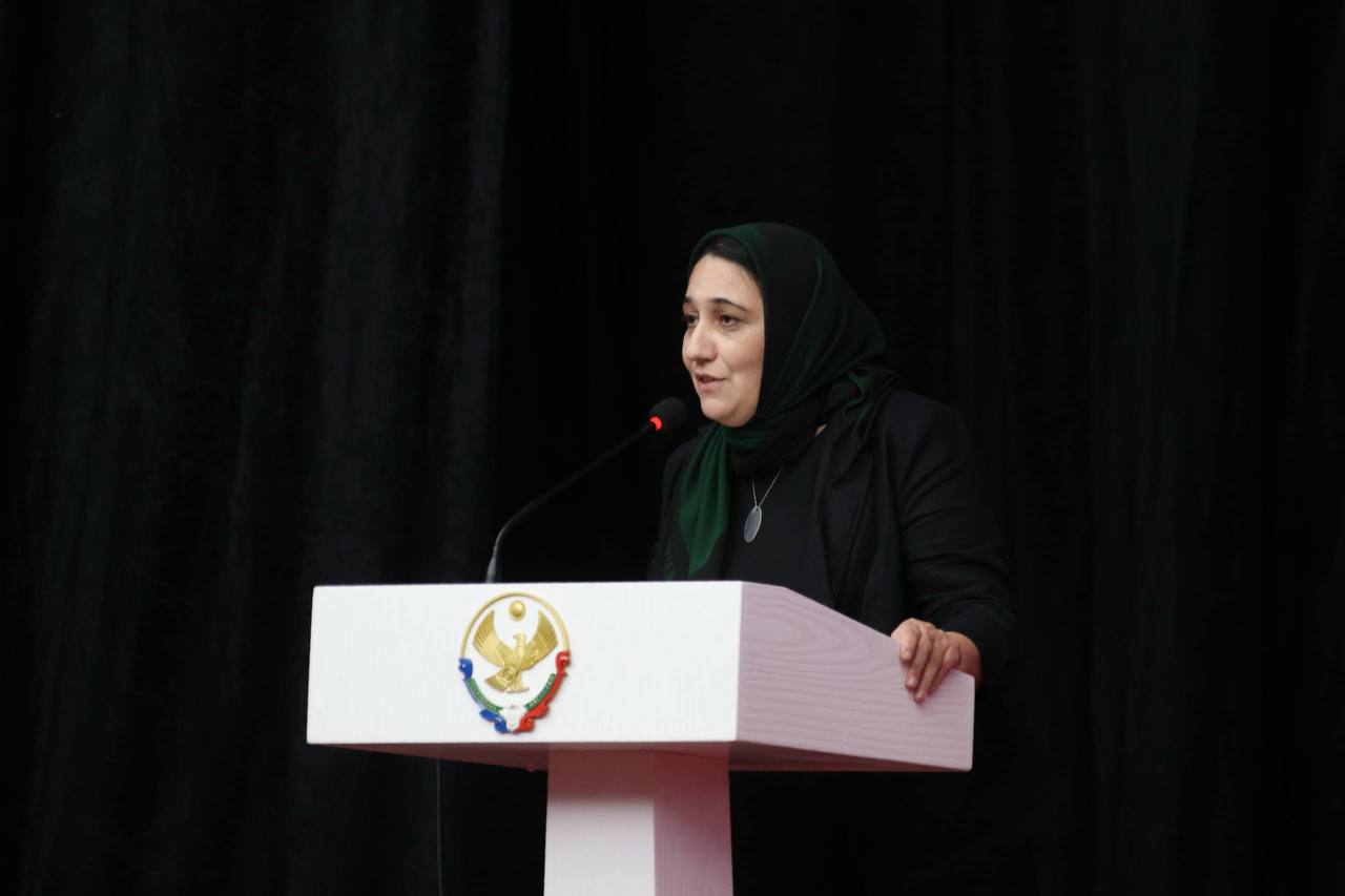 «Пока есть такие сыновья, они у нас есть, были и будут, мы непобедимы», – мать офицера Руслана Примова Айида Караханова на презентации книги «Помним СВОих»