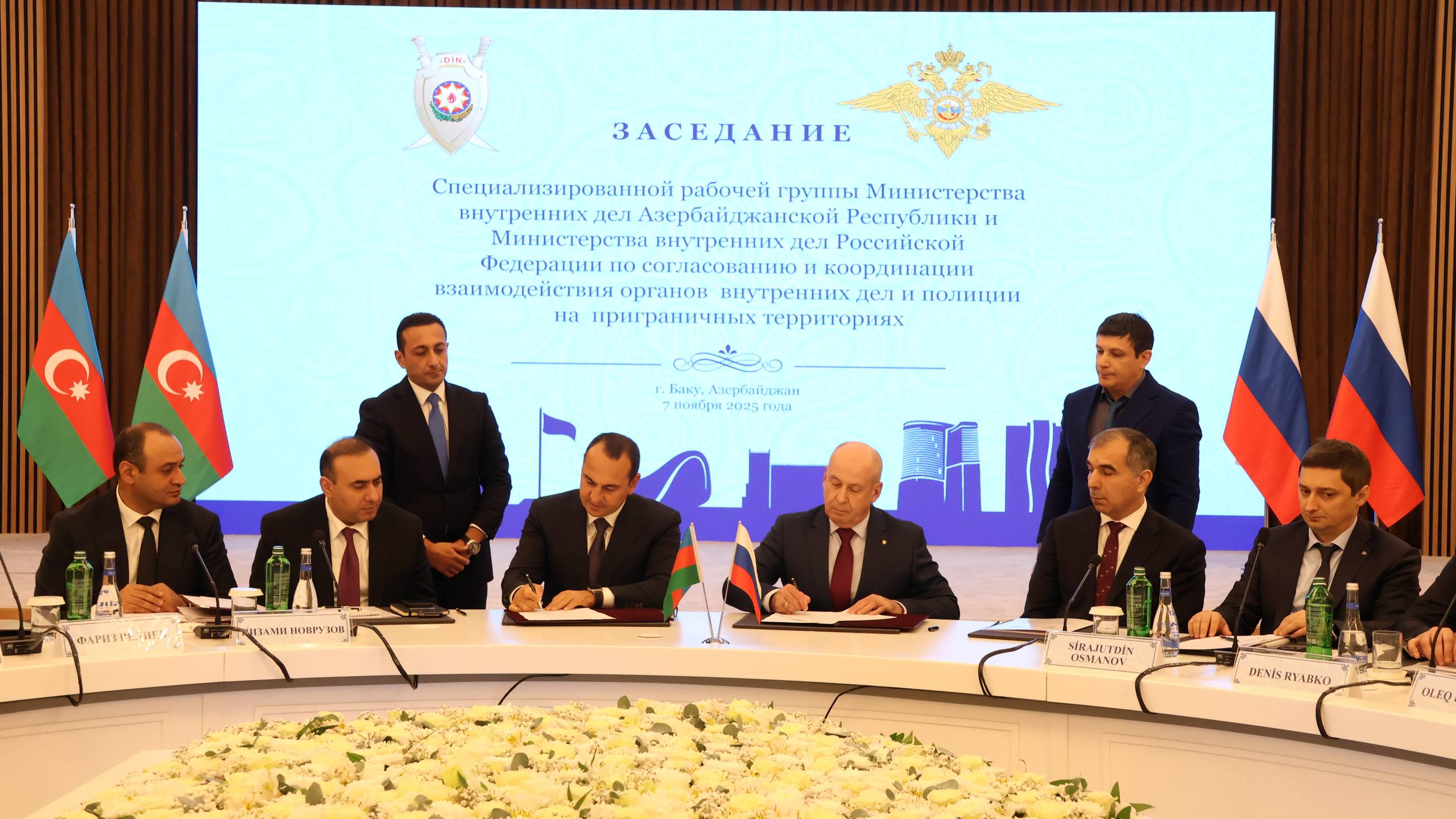 В Баку делегации МВД России и МВД Азербайджанской Республики обсудили вопросы взаимодействия в сфере трансграничной преступности В Баку делегации МВД России и МВД Азербайджанской Республики обсудили вопросы взаимодействия в сфере трансграничной преступности