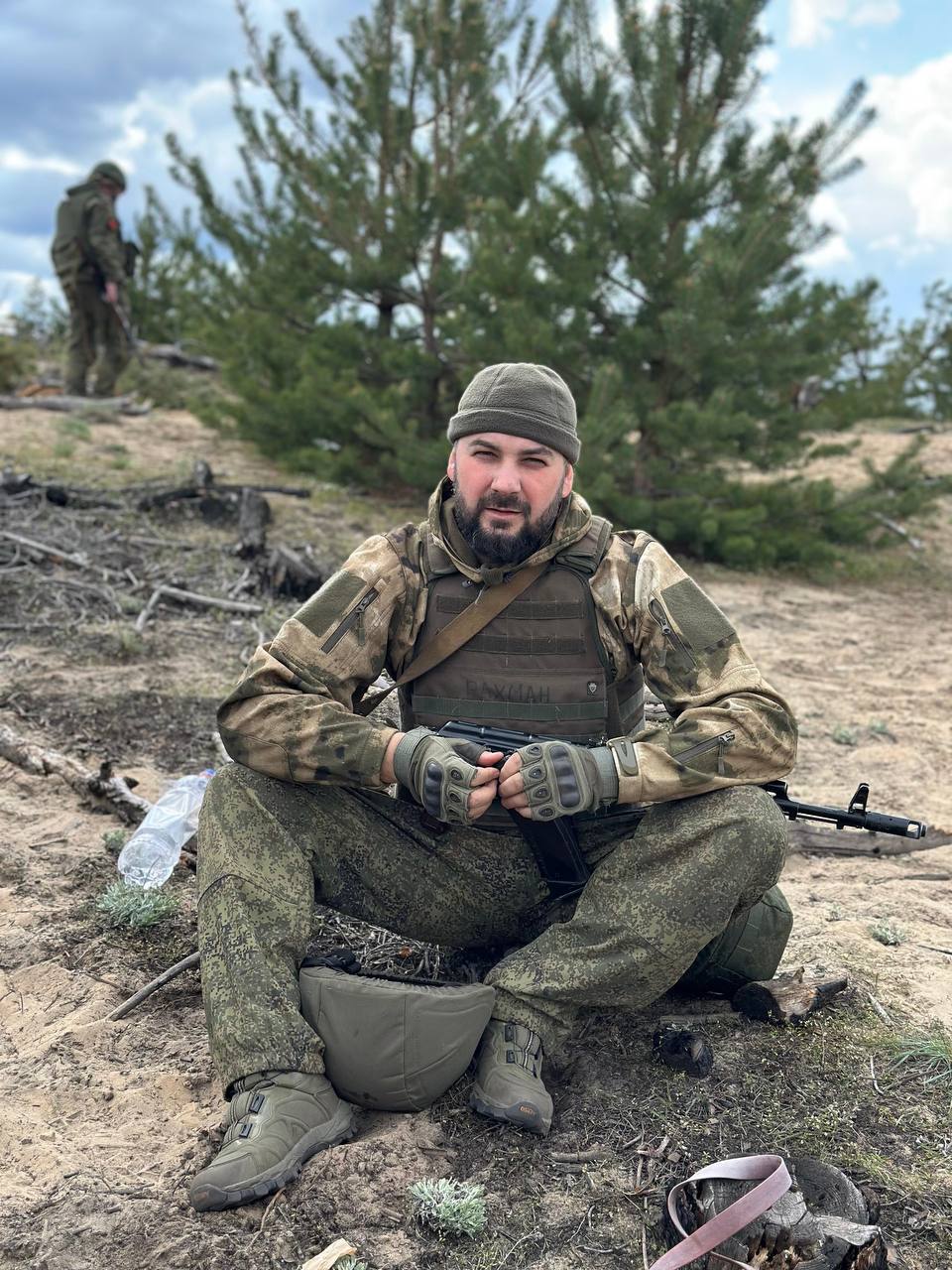 Махачкалинец, сотрудник администрации главы и правительства Дагестана Мурад Дагиров вернулся в родную республику с зоны специальной военной операции Махачкалинец, сотрудник администрации главы и правительства Дагестана Мурад Дагиров вернулся в родную республику с зоны специальной военной операции