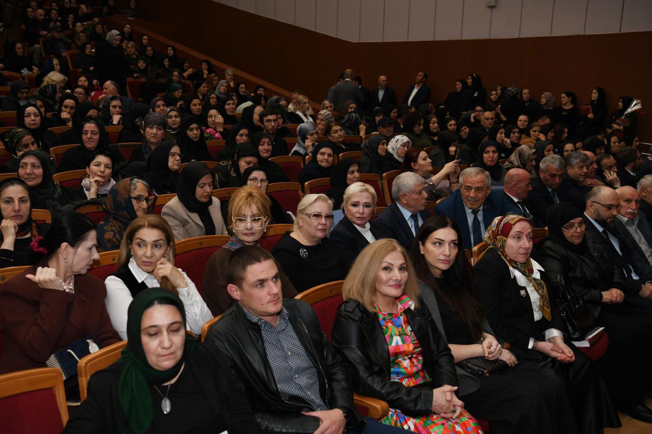 Спикер парламента принял участие в презентации книги об участниках СВО Спикер парламента принял участие в презентации книги об участниках СВО