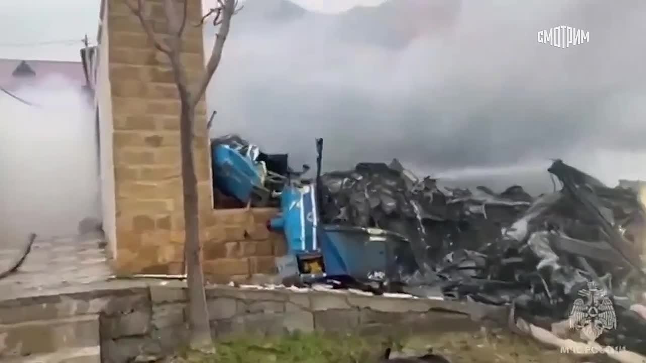 МЧС показало кадры с места падения частного вертолета в Дагестане