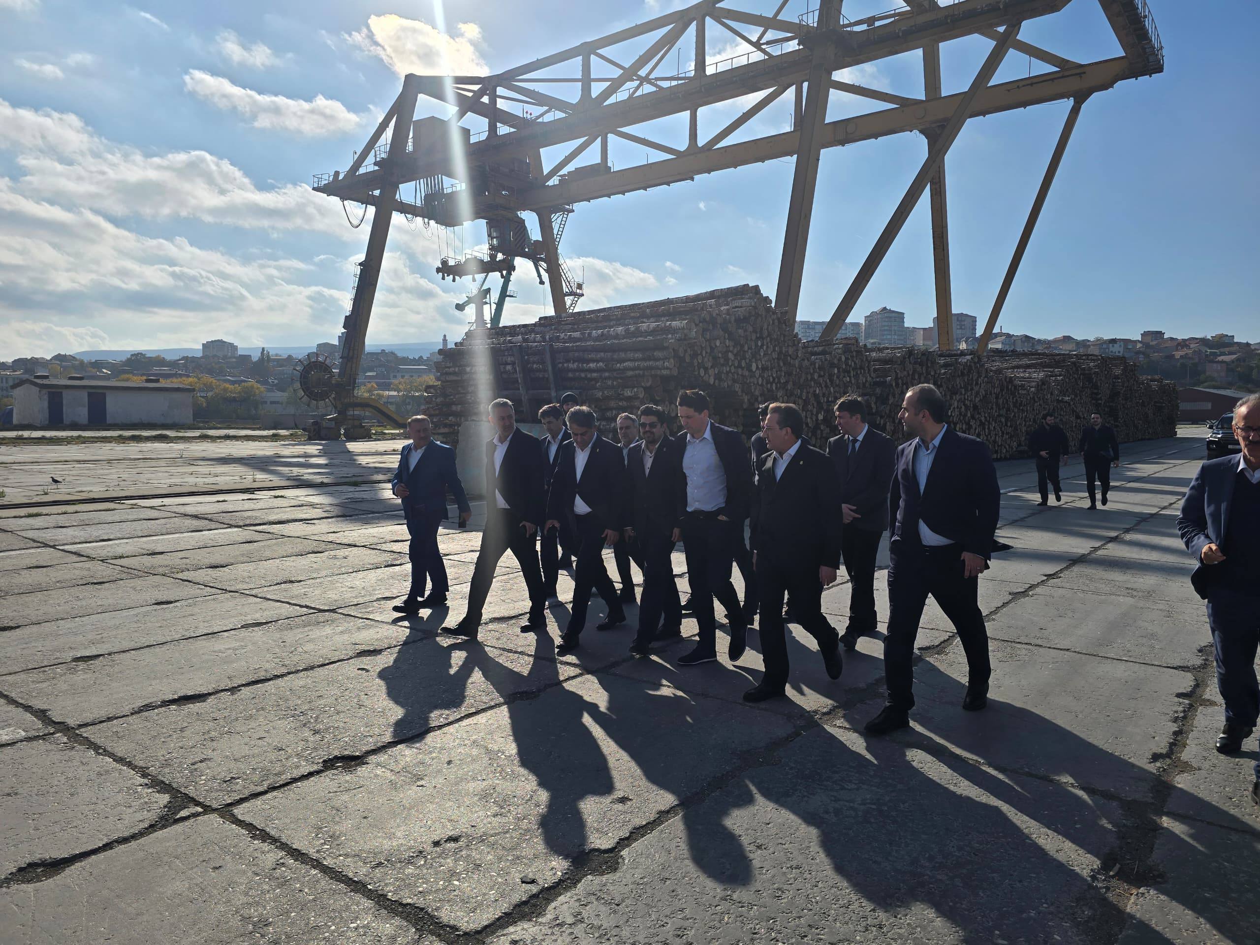 Делегация иранских экспертов в области морского транспорта во главе с заместителем министра транспорта Исламской Республики Иран Саедом Расули посетила Махачкалинский морской торговый порт Делегация иранских экспертов в области морского транспорта во главе с заместителем министра транспорта Исламской Республики Иран Саедом Расули посетила Махачкалинский морской торговый порт