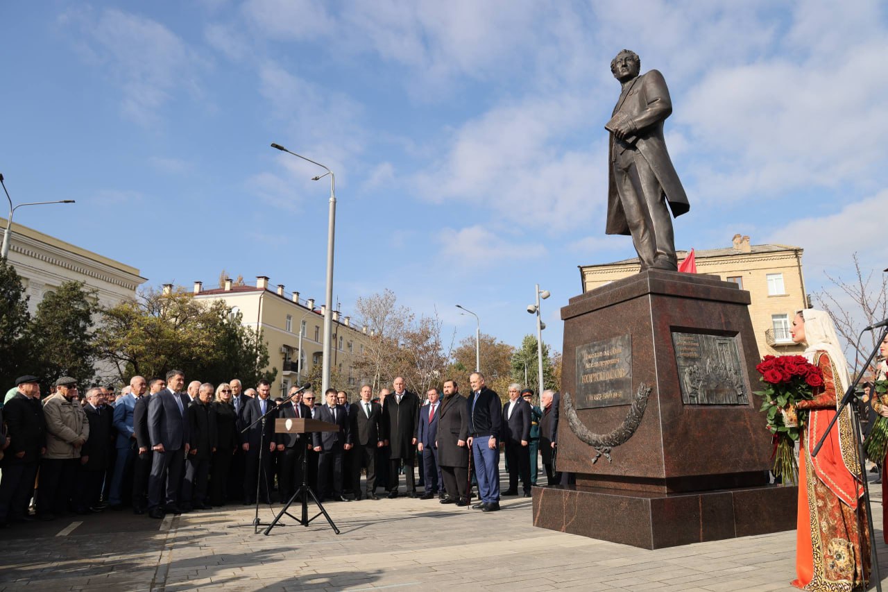 Скульптор Тимур Джигкаев рассказал о том, как создавался памятник Джелал-эд-Дину Коркмасову Скульптор Тимур Джигкаев рассказал о том, как создавался памятник Джелал-эд-Дину Коркмасову