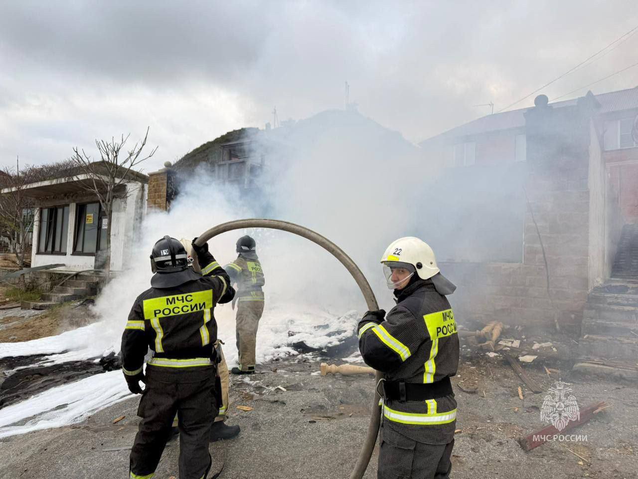 В Дагестане спасатели и медики продолжают ликвидацию последствий крушения вертолёта Ка-226, который упал между посёлком Ачи-Су и городом Избербаш В Дагестане спасатели и медики продолжают ликвидацию последствий крушения вертолёта Ка-226, который упал между посёлком Ачи-Су и городом Избербаш