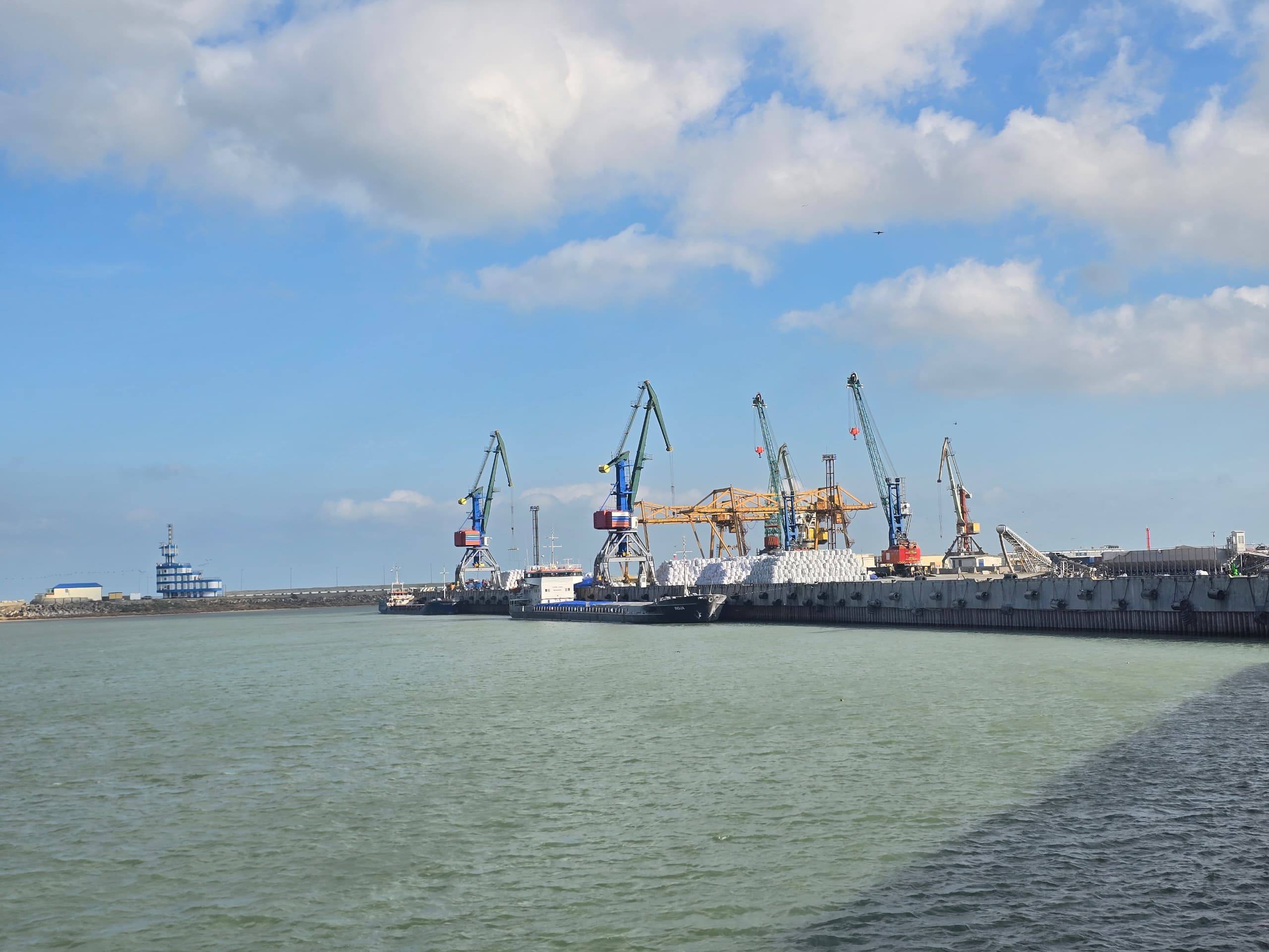 Делегация иранских экспертов в области морского транспорта во главе с заместителем министра транспорта Исламской Республики Иран Саедом Расули посетила Махачкалинский морской торговый порт Делегация иранских экспертов в области морского транспорта во главе с заместителем министра транспорта Исламской Республики Иран Саедом Расули посетила Махачкалинский морской торговый порт