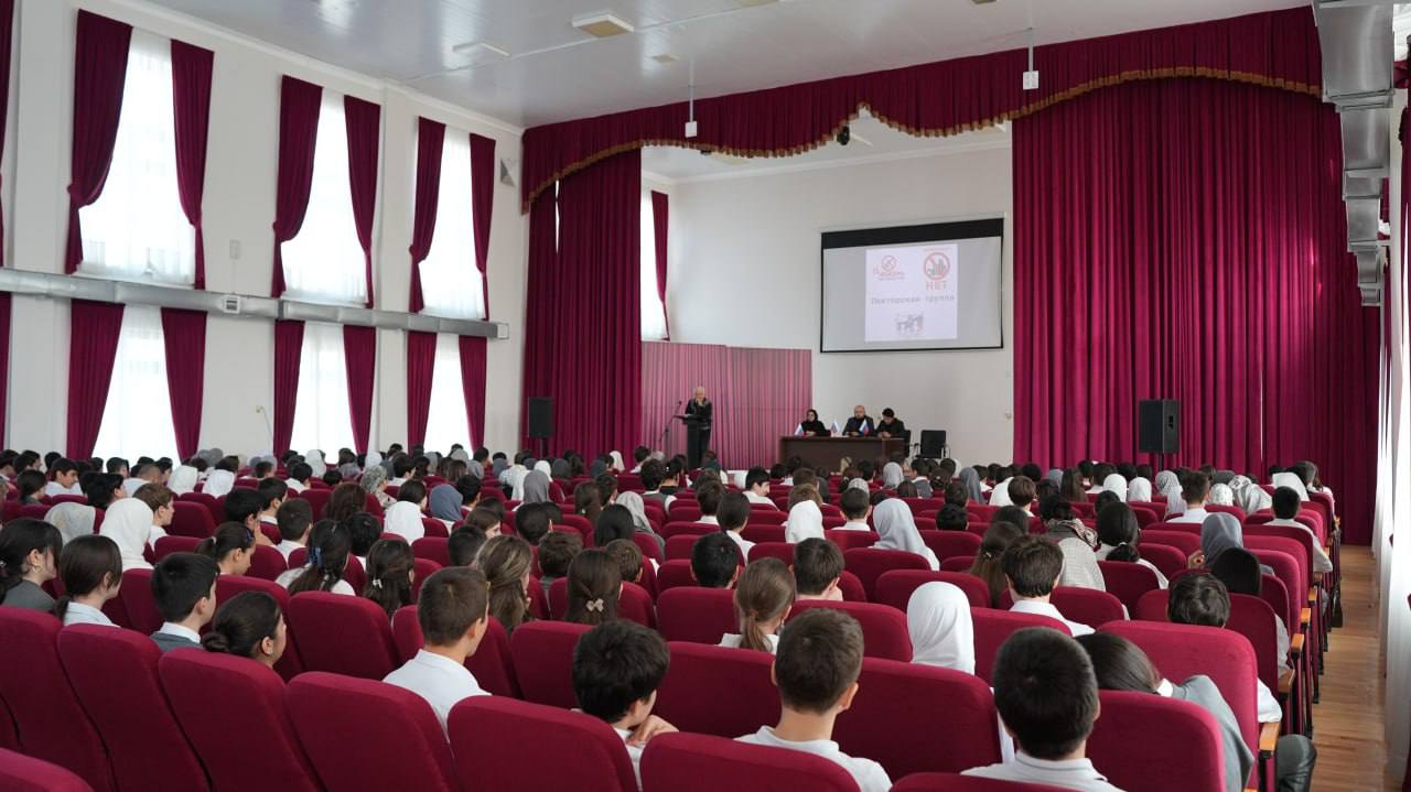 Лекторские группы продолжают просветительскую работу с молодежью Хасавюрта