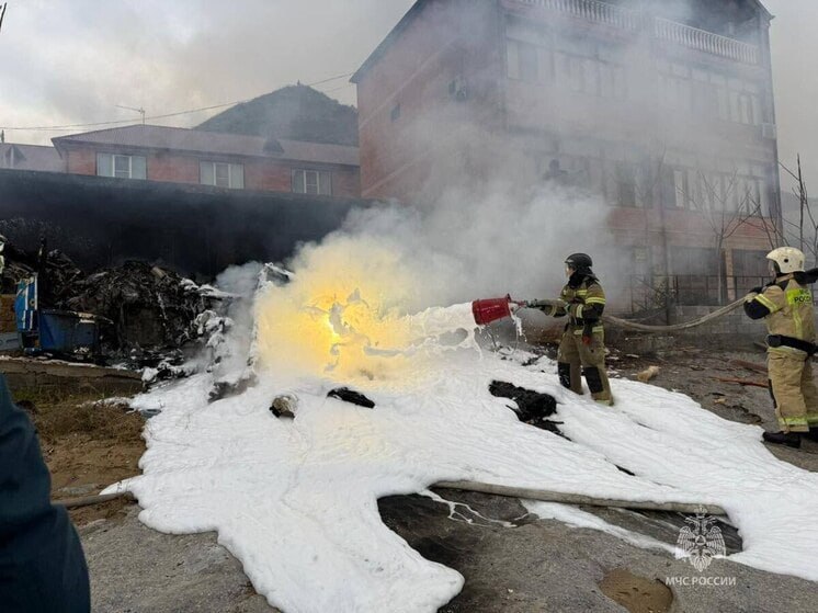 В Карабудахкентском районе Дагестана произошло крушение частного вертолета, выполнявшего рейс из Кизляра в Избербаш