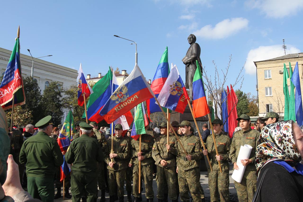 В Махачкале состоялось торжественное открытие памятника выдающемуся государственному и общественному деятелю Джелал-эд-Дину Коркмасову — публицисту, просветителю и автору первой Конституции Дагестанской АССР В Махачкале состоялось торжественное открытие памятника выдающемуся государственному и общественному деятелю Джелал-эд-Дину Коркмасову — публицисту, просветителю и автору первой Конституции Дагестанской АССР