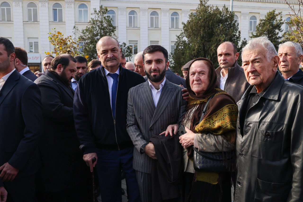 «Это для нас знаменательный день. Для восстановления справедливости потребовалось почти 40 долгих лет. От имени всей семьи Коркмасова хочу выразить благодарность всем, кто внес вклад в установку этого памятника. Особые слова... «Это для нас знаменательный день. Для восстановления справедливости потребовалось почти 40 долгих лет. От имени всей семьи Коркмасова хочу выразить благодарность всем, кто внес вклад в установку этого памятника. Особые слова...