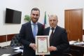 Сегодня встретился с главой администрации Агульского района Закиром Каидовым и передал ему Почетную грамоту Федерального агентства по делам национальностей
