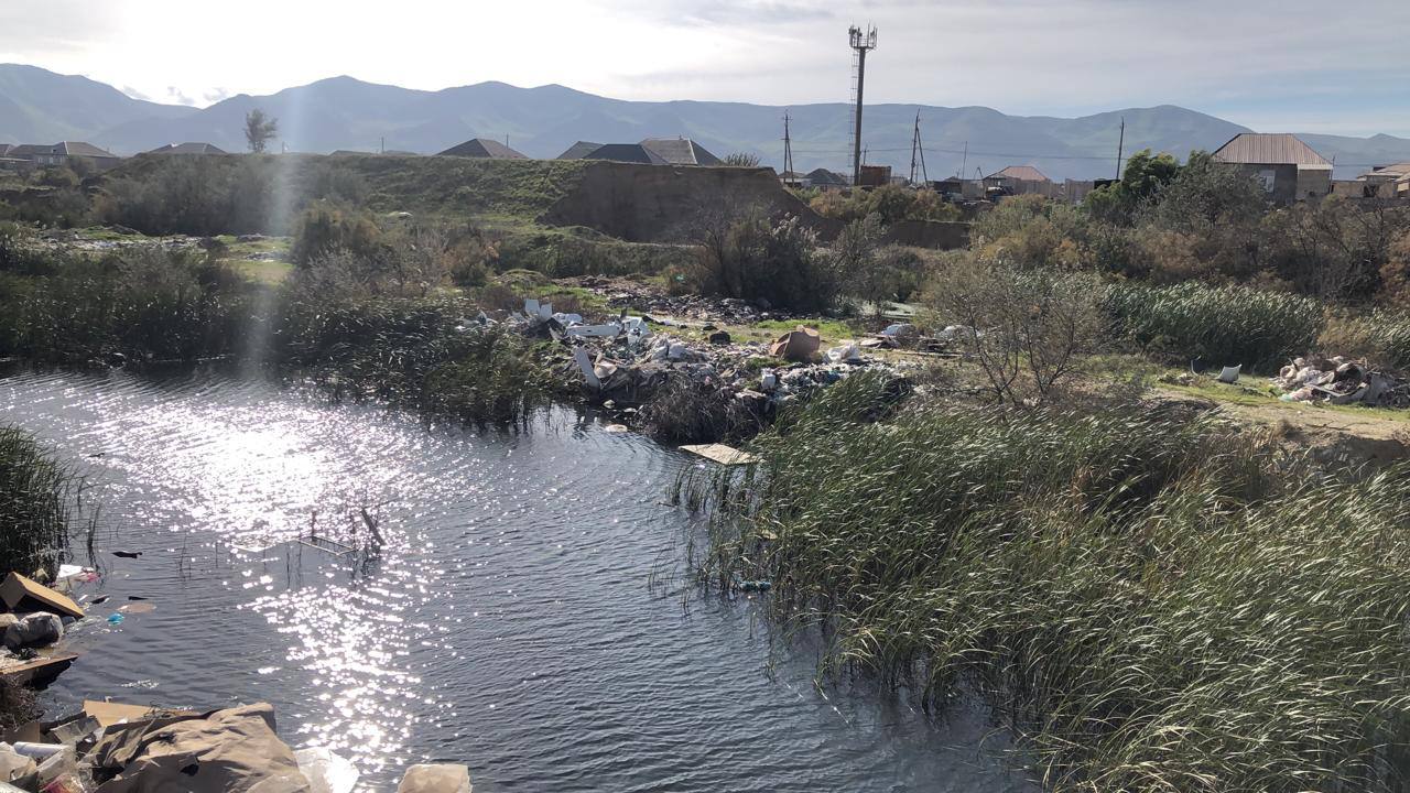 В пригороде Махачкалы обнаружили крупную незаконную свалку В пригороде Махачкалы обнаружили крупную незаконную свалку