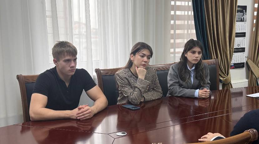 Дагестанские школьники познакомились с поддержкой предпринимательства на встрече с главой Агентства Дагестанские школьники познакомились с поддержкой предпринимательства на встрече с главой Агентства