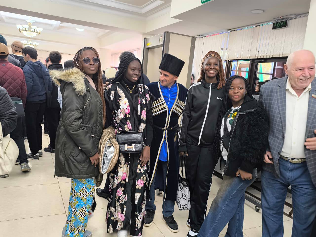 В Махачкале, в Доме дружбы, дан старт масштабному фестивалю Дружбы народов «Общий дом – Дагестан» В Махачкале, в Доме дружбы, дан старт масштабному фестивалю Дружбы народов «Общий дом – Дагестан»