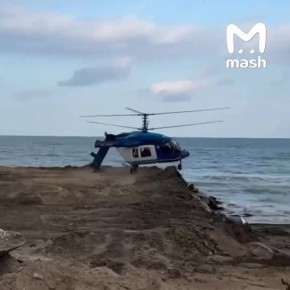 Видео авиакатастрофы с вертолётом Ка-226 в Дагестане — борт потерял управление и врезался в пирс, разваливаясь на куски
