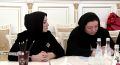 Глава Дагестана передал госнаграды семье погибшего на СВО офицера Абдурахмана Кучакаева, а также родным председателя Союза женщин республики Интизар Мамутаевой, которой не стало в результате аварии