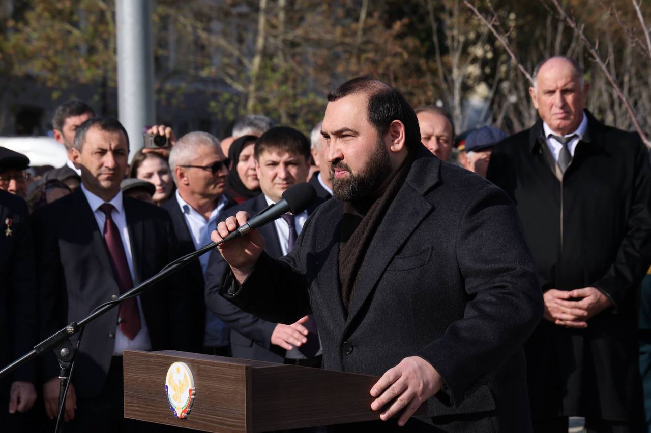 Открытие памятника первому руководителю Республики Дагестан Джелал-Эд-Дину Коркмасову Открытие памятника первому руководителю Республики Дагестан Джелал-Эд-Дину Коркмасову