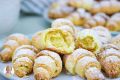 Легкость и аромат: как приготовить воздушные творожные рогалики с лимонной ноткой