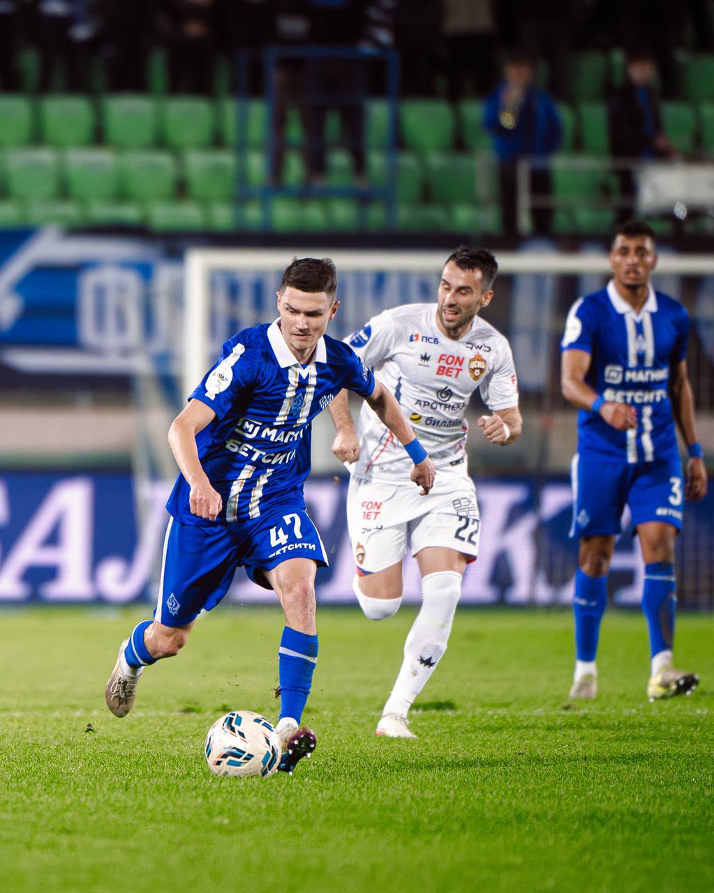 Московский ЦСКА обыграл махачкалинское "Динамо" в матче 15-го тура чемпионата России по футболу Московский ЦСКА обыграл махачкалинское "Динамо" в матче 15-го тура чемпионата России по футболу