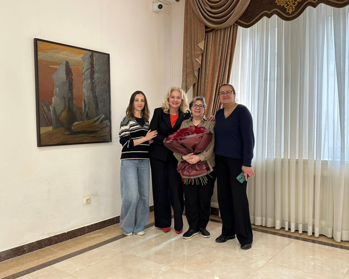 Сегодня свой юбилей отмечает Ариза Батырова, заслуженный деятель искусств РД, заместитель директора по художественно-творческой части Театр поэзии Сегодня свой юбилей отмечает Ариза Батырова, заслуженный деятель искусств РД, заместитель директора по художественно-творческой части Театр поэзии