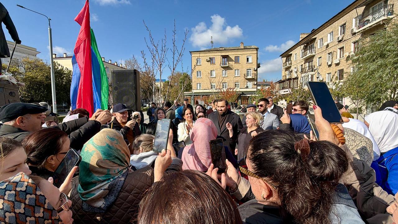 Открытие памятника первому руководителю Республики Дагестан Джелал-Эд-Дину Коркмасову Открытие памятника первому руководителю Республики Дагестан Джелал-Эд-Дину Коркмасову