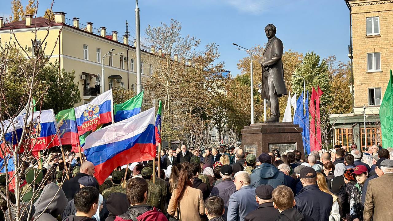 Открытие памятника первому руководителю Республики Дагестан Джелал-Эд-Дину Коркмасову Открытие памятника первому руководителю Республики Дагестан Джелал-Эд-Дину Коркмасову