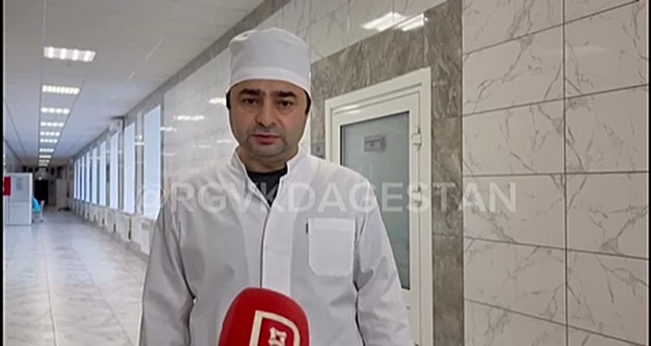 Двое раненых во время крушения вертолета Ка-226 получают лечение в больнице имени Вишневского в Махачкале