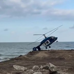 В Сети распространились кадры крушения Ка-226 в Дагестане