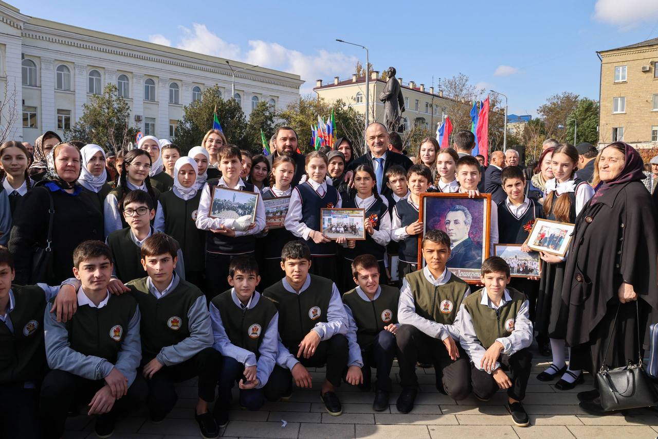 Открытие памятника первому руководителю Республики Дагестан Джелал-Эд-Дину Коркмасову Открытие памятника первому руководителю Республики Дагестан Джелал-Эд-Дину Коркмасову