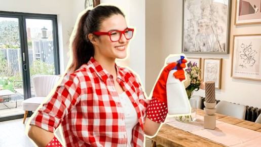 Любая вонь улетучится моментально: эксперт по уборке выдала дешевый рецепт освежителя