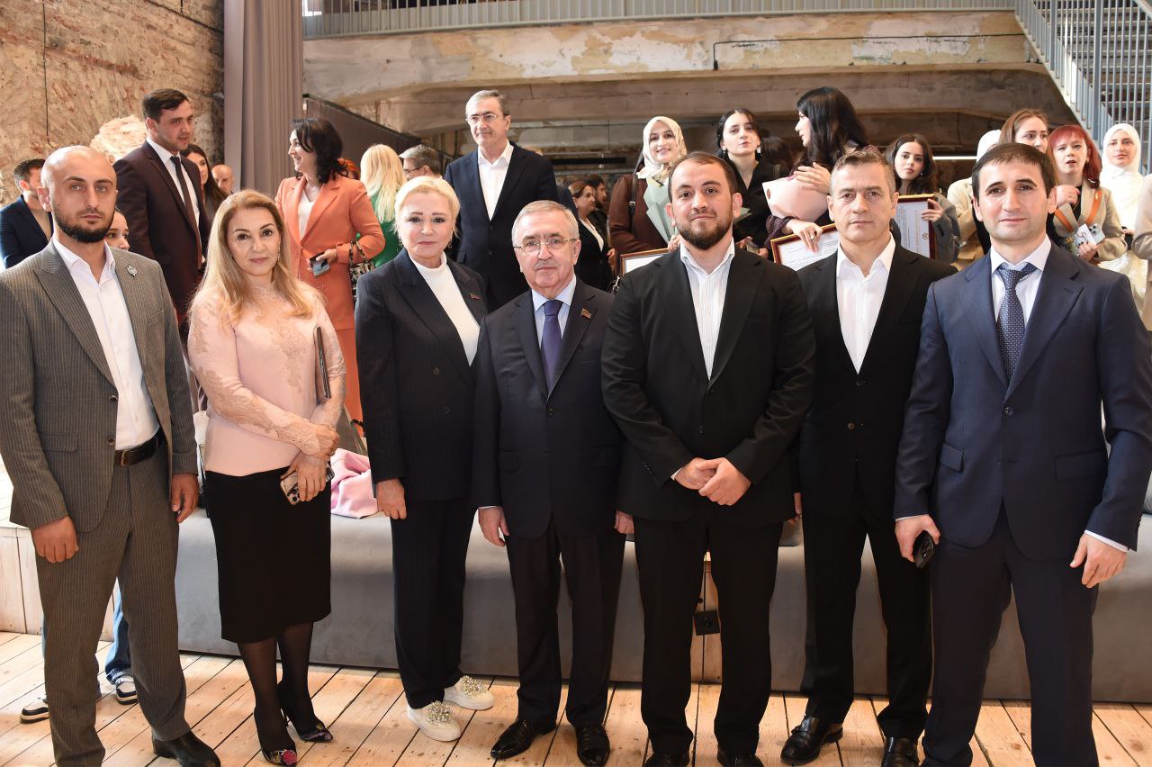 Юрий Левицкий поздравил Центр управления регионом Республики Дагестан с юбилеем Юрий Левицкий поздравил Центр управления регионом Республики Дагестан с юбилеем