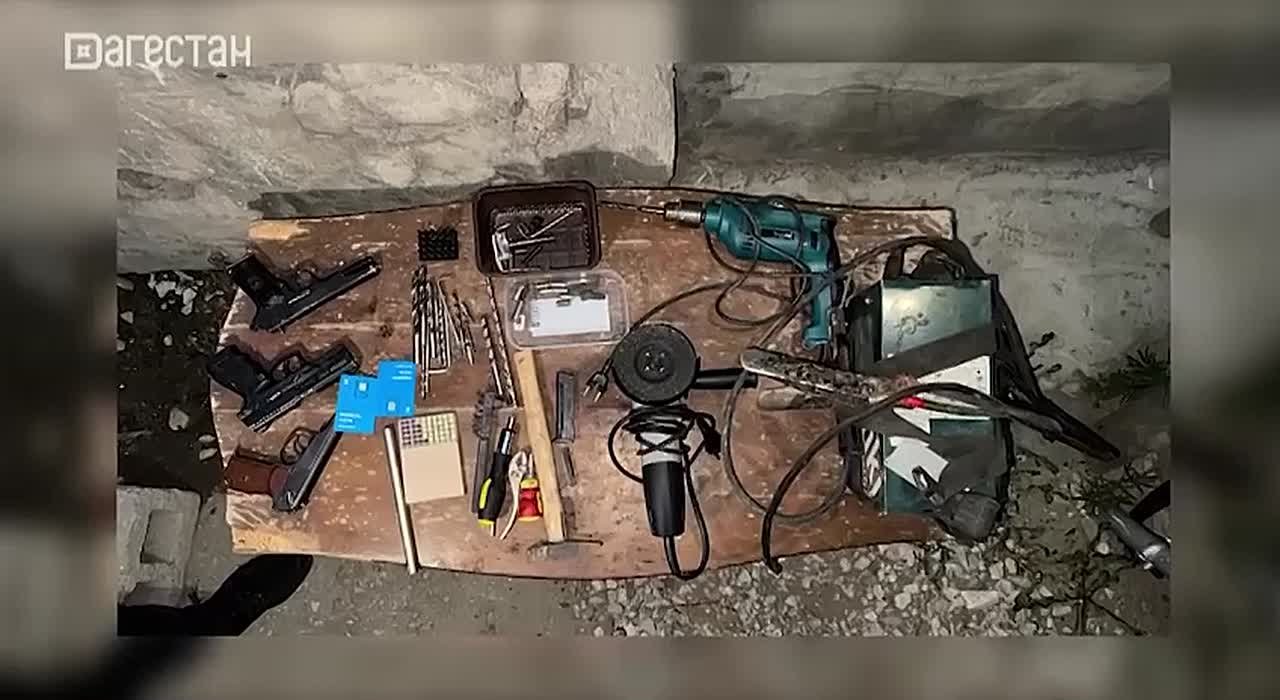 Верховный суд Дагестана ужесточил наказание двум махачкалинцам, которых признали виновными в незаконном изготовлении оружия, а также в его приобретении, передаче и сбыте