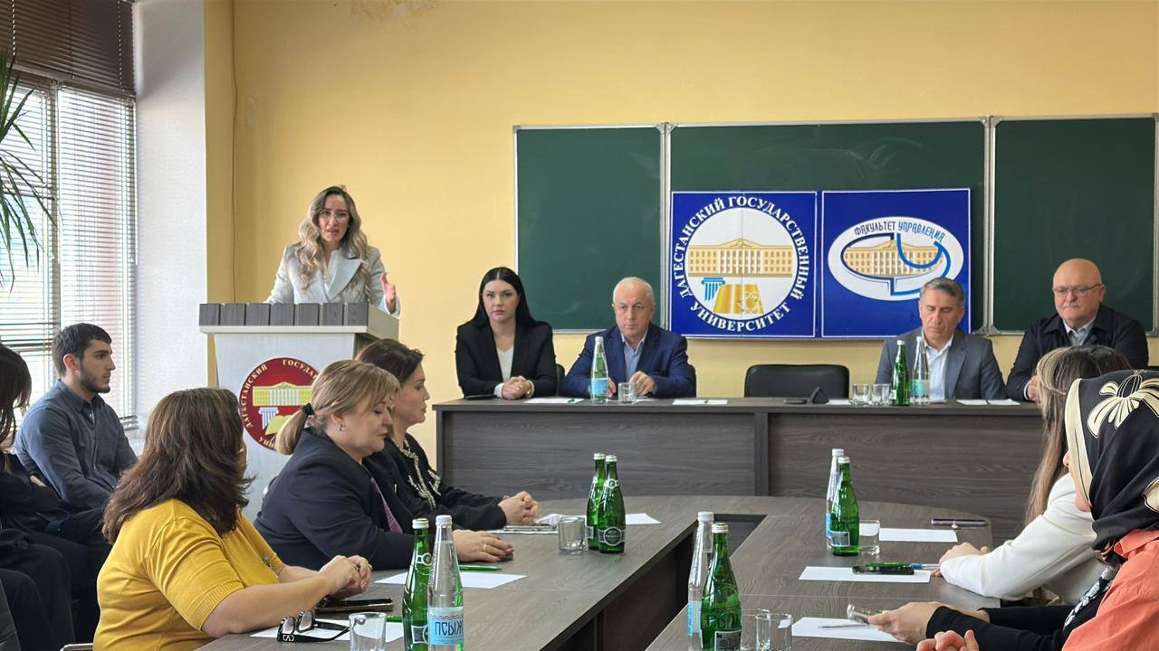 Сотрудники администрации Махачкалы приняли участие в конференции по вопросам земельного законодательства и налогообложения