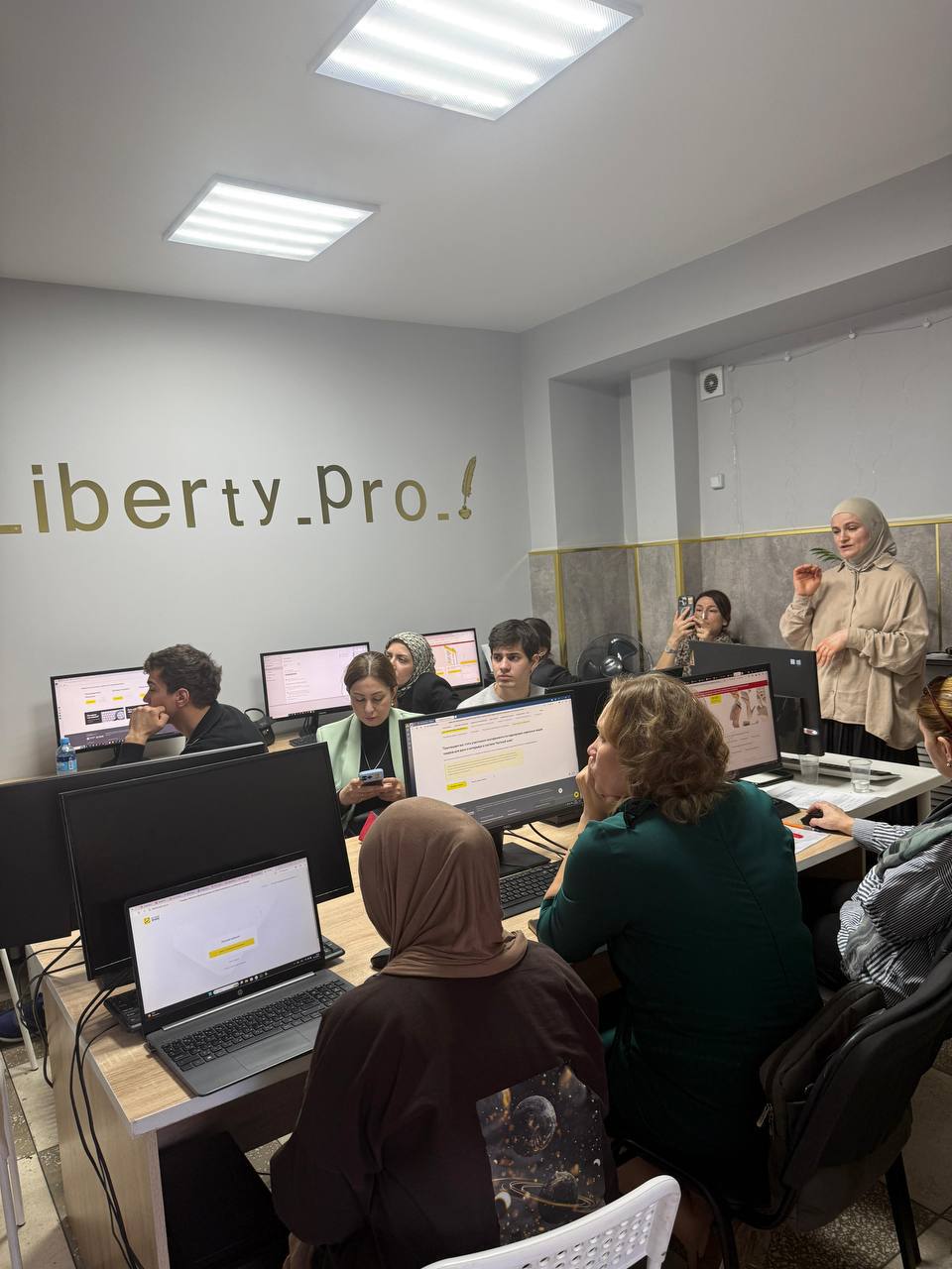 Дагестанских предпринимателей обучают новым требованиям к маркировке и рекламе