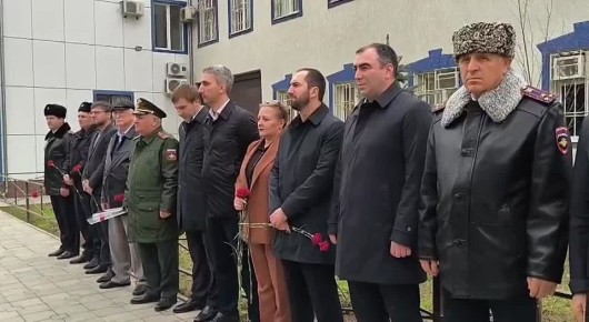 В Каспийске почтили память погибших сотрудников ОМВД